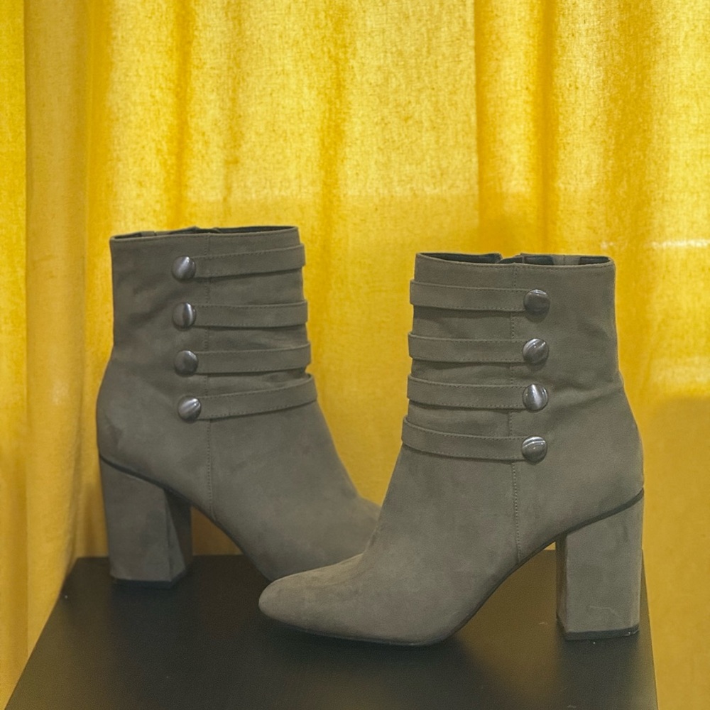 Kenneth Cole Reaction Green Ankle Booties with Block Heel